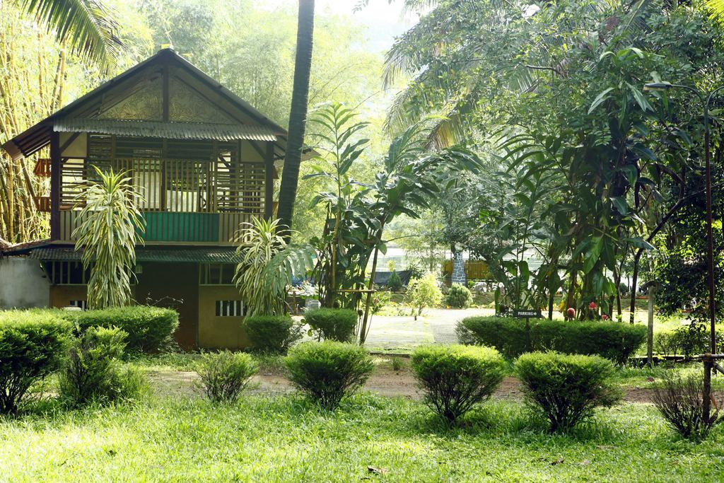 Soma Birds Lagoon Hotel Kotamangalam Esterno foto