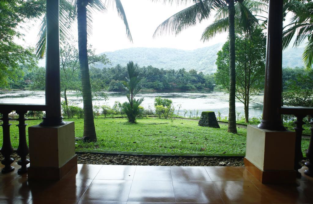 Soma Birds Lagoon Hotel Kotamangalam Esterno foto