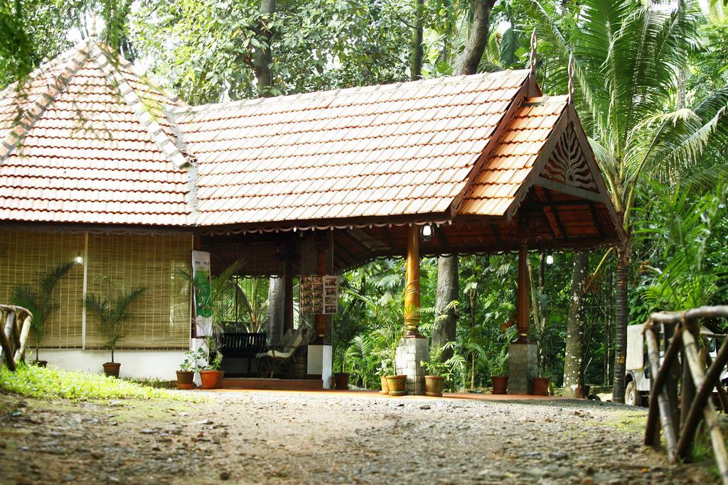 Soma Birds Lagoon Hotel Kotamangalam Esterno foto