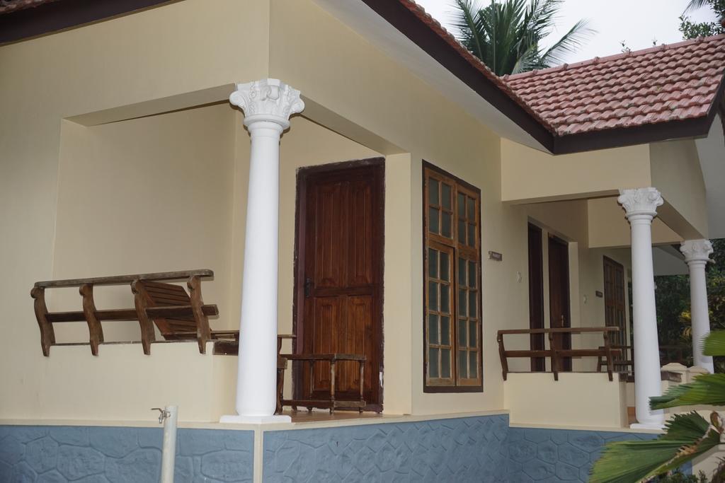 Soma Birds Lagoon Hotel Kotamangalam Esterno foto