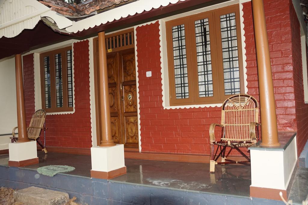 Soma Birds Lagoon Hotel Kotamangalam Esterno foto