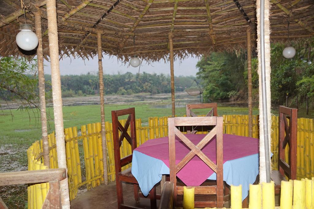 Soma Birds Lagoon Hotel Kotamangalam Esterno foto